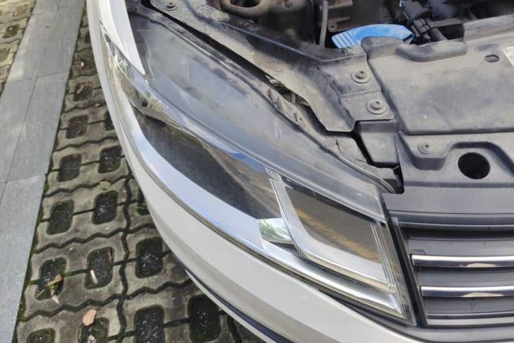 Used Volkswagen Santana 2018 1.5L Manual Fashion Edition Right Front Headlight