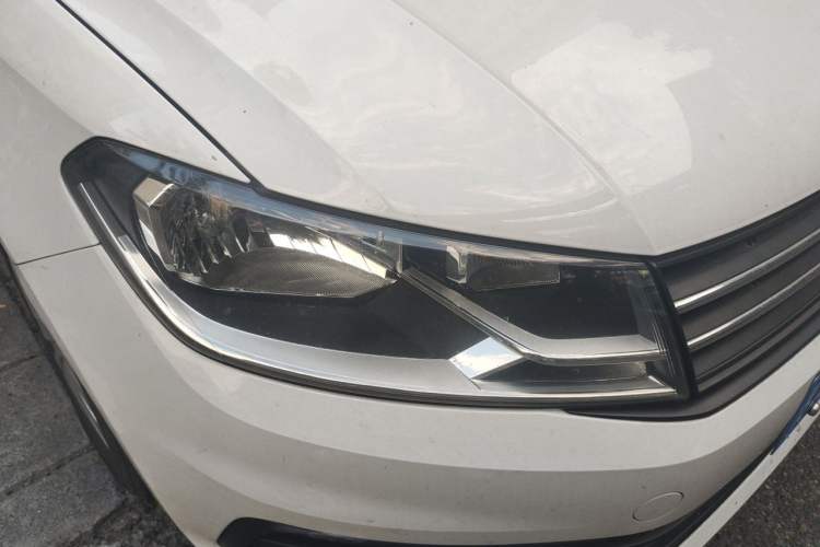 Used Volkswagen Santana 2018 1.5L Automatic Fashion Edition Right Front Headlight