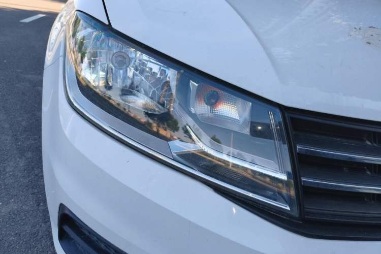 Used Volkswagen Santana 2018 1.5L Manual Fashion Edition Right Front Headlight