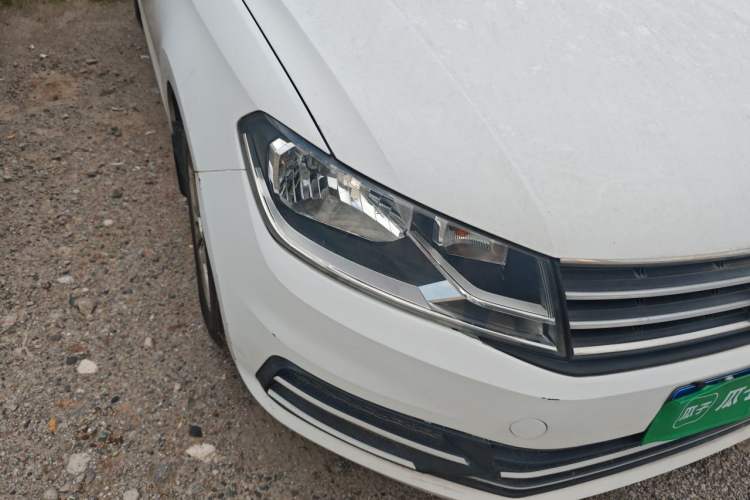 Used Volkswagen Santana 2018 1.5L Manual Fashion Edition Right Front Headlight