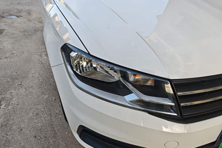 Used Volkswagen Santana 2018 1.5L Automatic Fashion Edition Right Front Headlight