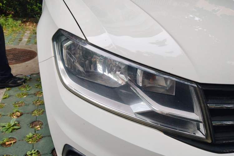 Used Volkswagen Santana 2018 1.5L Manual Fashion Edition Right Front Headlight