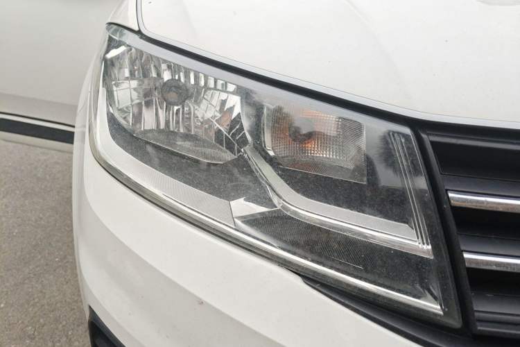 Used Volkswagen Santana 2018 1.5L Automatic Fashion Edition Right Front Headlight