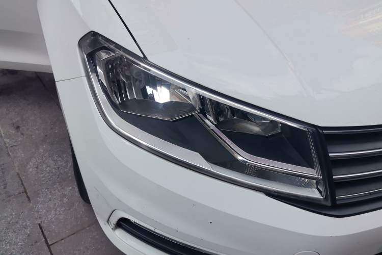 Used Volkswagen Santana 2018 1.5L Manual Comfort Edition Right Front Headlight