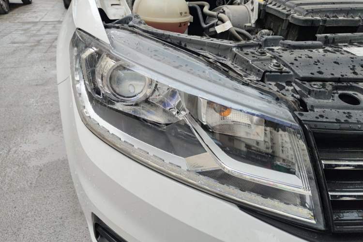 Used Volkswagen Santana 2018 1.5L Manual Fashion Edition Right Front Headlight