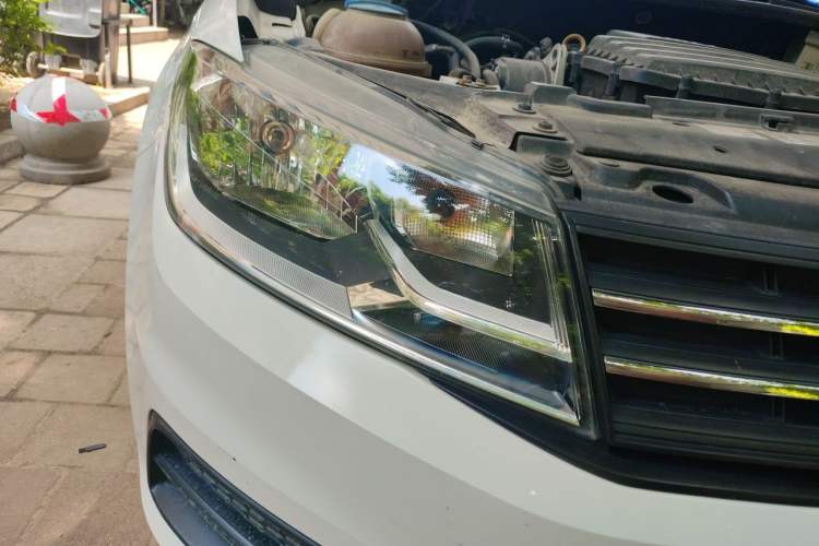 Used Volkswagen Santana 2018 1.5L Automatic Fashion Edition Right Front Headlight