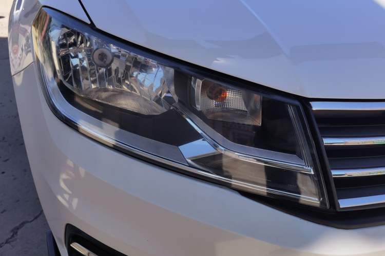 Used Volkswagen Santana 2018 1.5L Manual Fashion Edition Right Front Headlight