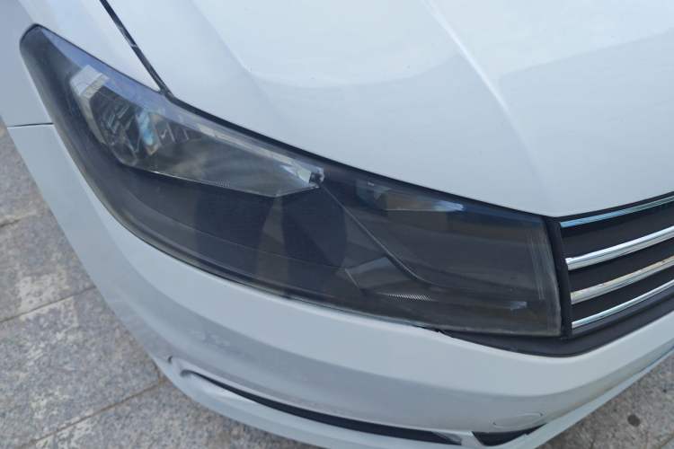 Used Volkswagen Santana 2018 1.5L Automatic Comfort Edition Right Front Headlight