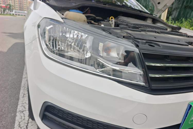 Used Volkswagen Santana 2018 1.5L Manual Fashion Edition Right Front Headlight