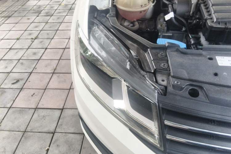Used Volkswagen Santana 2018 1.5L Manual Fashion Edition Right Front Headlight