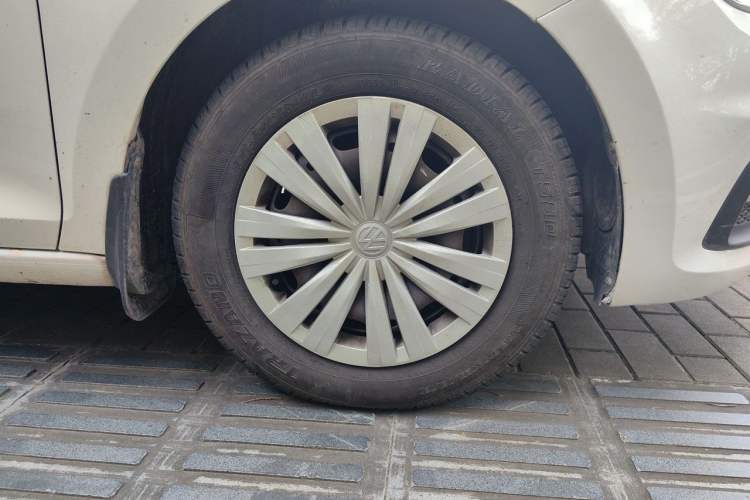 Used Volkswagen Santana 2018 1.5L Manual Fashion Edition Right Front Wheel Hub