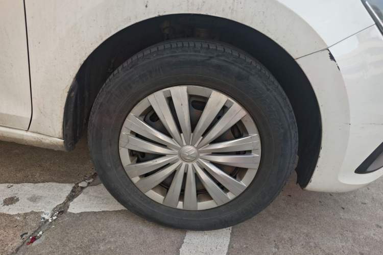 Used Volkswagen Santana 2018 1.5L Manual Fashion Edition Right Front Wheel Hub
