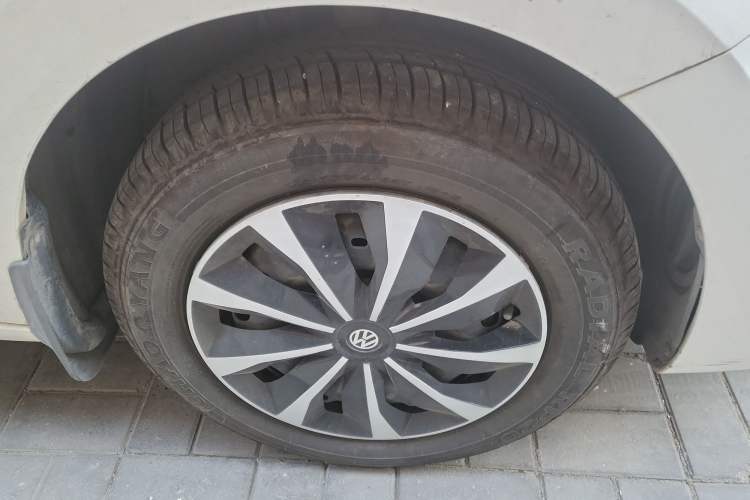Used Volkswagen Santana 2018 1.5L Manual Fashion Edition Right Front Wheel Hub