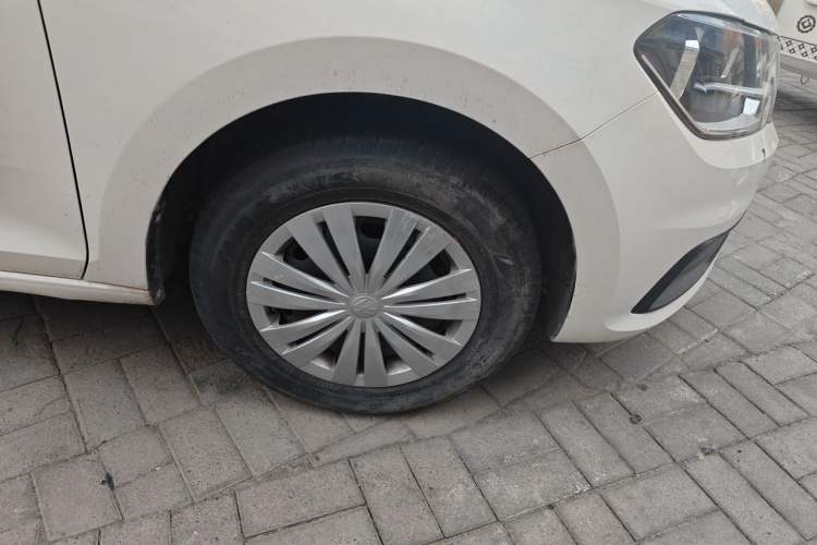 Used Volkswagen Santana 2018 1.5L Manual Fashion Edition Right Front Wheel Hub
