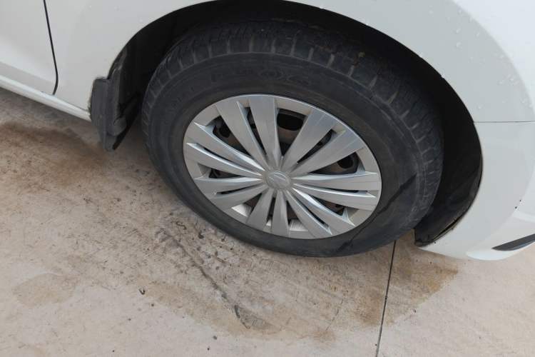 Used Volkswagen Santana 2018 1.5L Manual Fashion Edition Right Front Wheel Hub