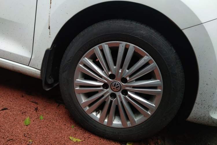 Used Volkswagen Santana 2018 1.5L Manual Comfort Edition Right Front Wheel Hub