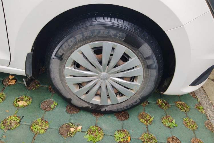 Used Volkswagen Santana 2018 1.5L Manual Fashion Edition Right Front Wheel Hub