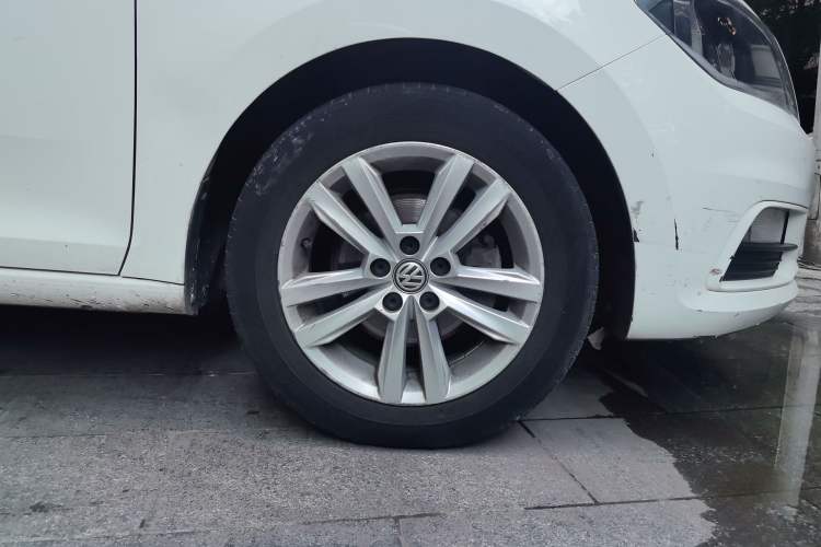 Used Volkswagen Santana 2018 1.5L Manual Comfort Edition Right Front Wheel Hub
