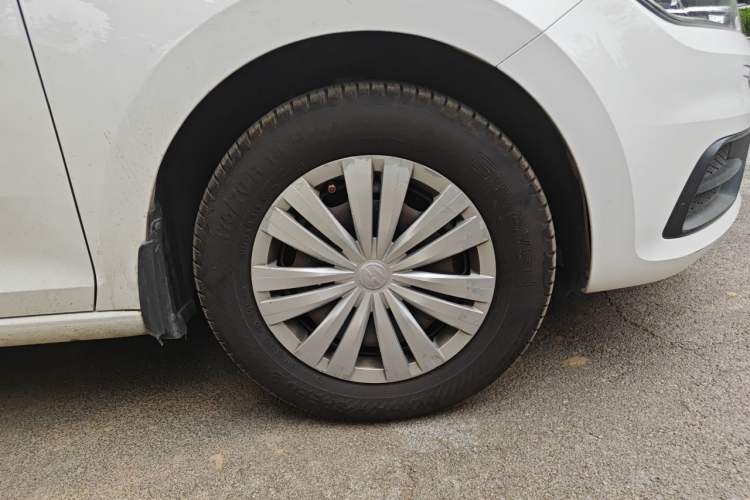 Used Volkswagen Santana 2018 1.5L Manual Fashion Edition Right Front Wheel Hub