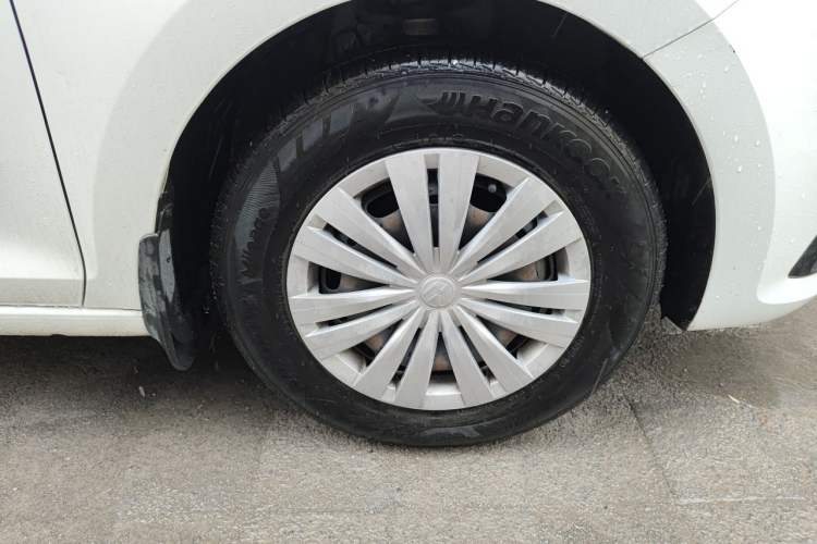 Used Volkswagen Santana 2018 1.5L Manual Fashion Edition Right Front Wheel Hub