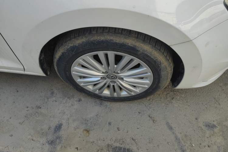 Used Volkswagen Santana 2018 1.5L Manual Comfort Edition Right Front Wheel Hub