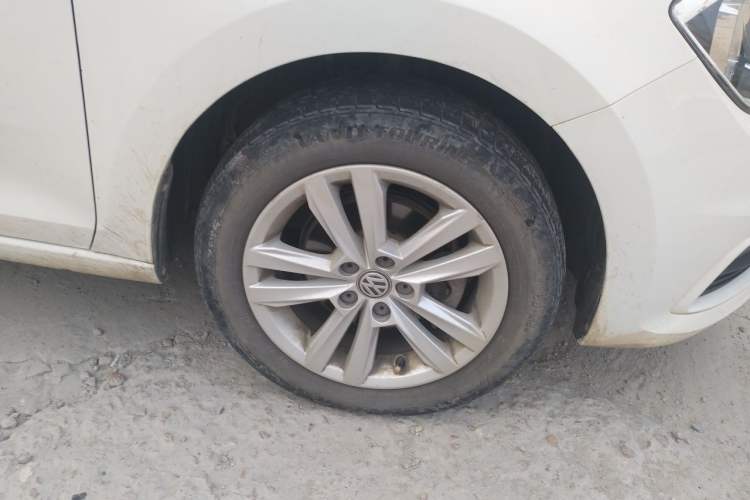 Used Volkswagen Santana 2018 1.5L Automatic Comfort Edition Right Front Wheel Hub