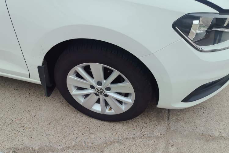 Used Volkswagen Santana 2018 1.5L Manual Fashion Edition Right Front Wheel Hub