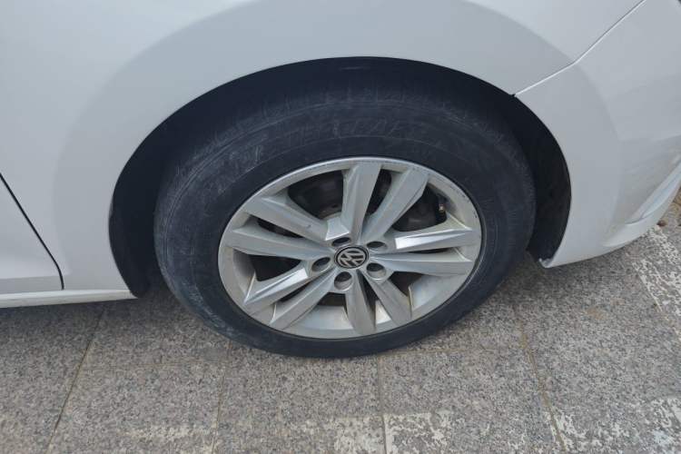 Used Volkswagen Santana 2018 1.5L Automatic Comfort Edition Right Front Wheel Hub