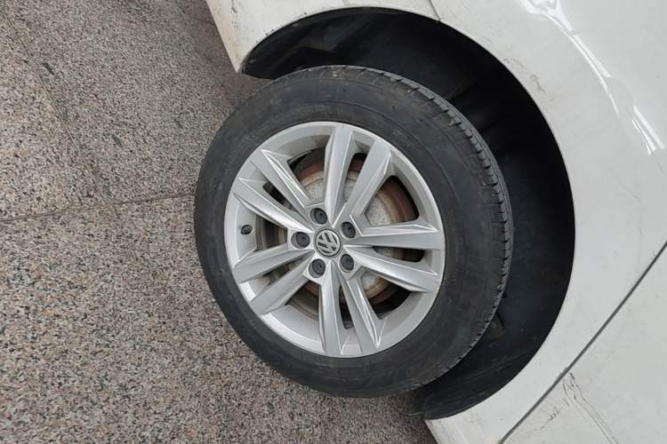 Used Volkswagen Santana 2018 1.5L Automatic Comfort Edition Right Rear Wheel Hub