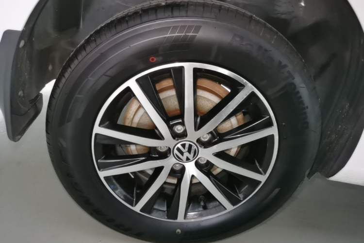 Used Volkswagen Santana 2018 1.5L Manual Fashion Edition Right Rear Wheel Hub