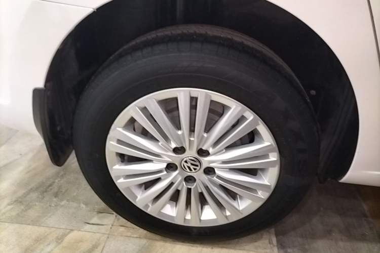 Used Volkswagen Santana 2018 1.5L Automatic Comfort Edition Right Rear Wheel Hub