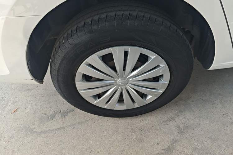 Used Volkswagen Santana 2018 1.5L Manual Fashion Edition Right Rear Wheel Hub