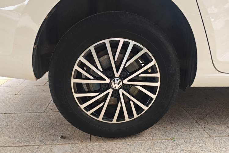 Used Volkswagen Santana 2018 1.5L Manual Fashion Edition Right Rear Wheel Hub