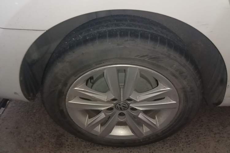 Used Volkswagen Santana 2018 1.5L Automatic Comfort Edition Right Rear Wheel Hub