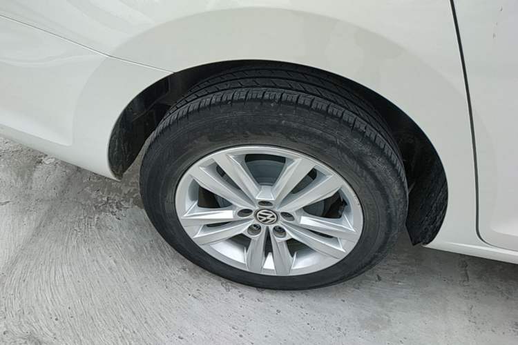 Used Volkswagen Santana 2018 1.5L Automatic Comfort Edition Right Rear Wheel Hub