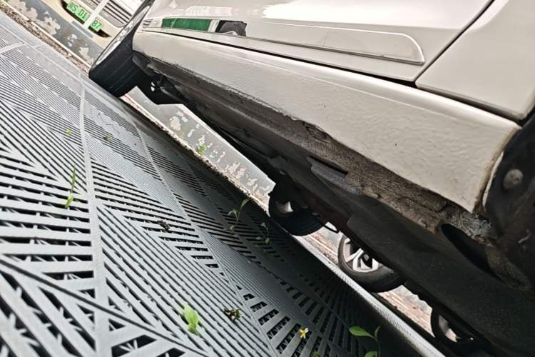 Used Volkswagen Santana 2018 1.5L Automatic Comfort Edition Right Side Sill