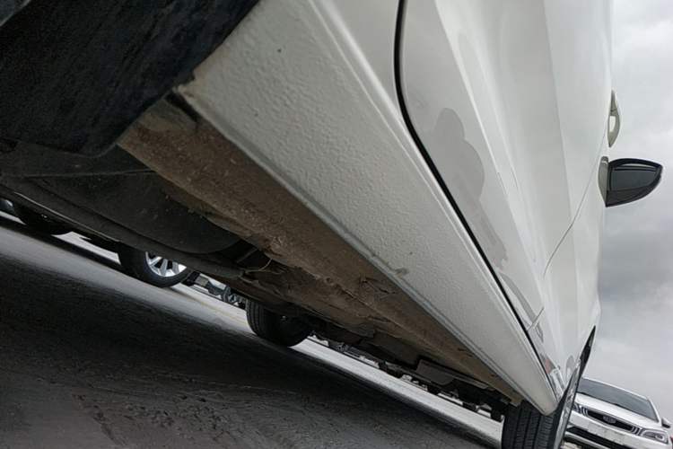 Used Volkswagen Santana 2018 1.5L Automatic Comfort Edition Right Side Sill