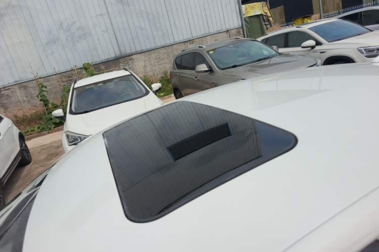 Used Volkswagen Santana 2018 1.5L Automatic Comfort Edition Roof