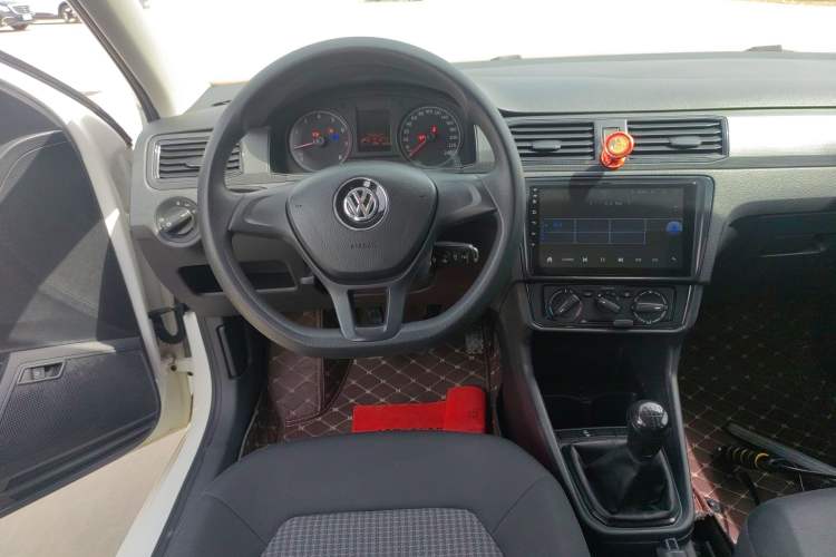 Used Volkswagen Santana 2018 1.5L Manual Fashion Edition Steering Wheel