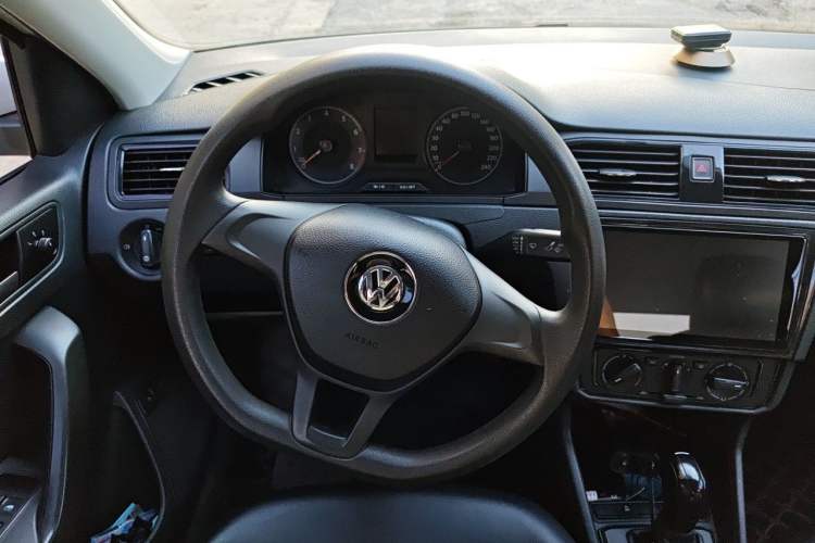 Used Volkswagen Santana 2018 1.5L Automatic Fashion Edition Steering Wheel