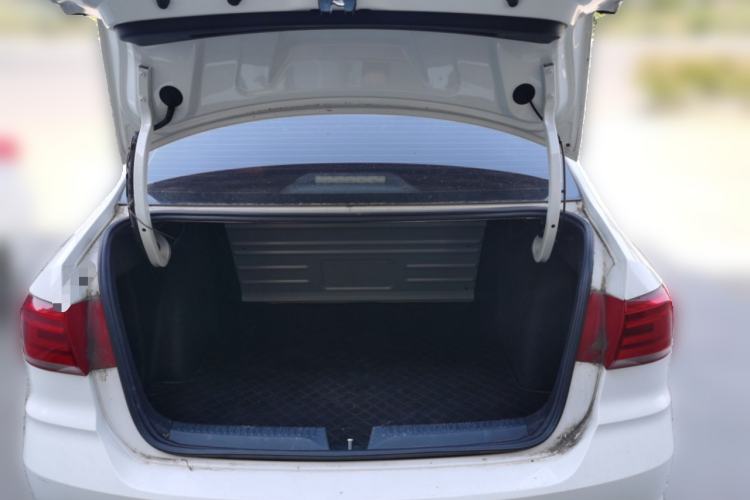 Used Volkswagen Santana 2018 1.5L Automatic Fashion Edition Trunk