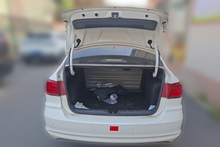 Used Volkswagen Santana 2018 1.5L Automatic Fashion Edition Trunk