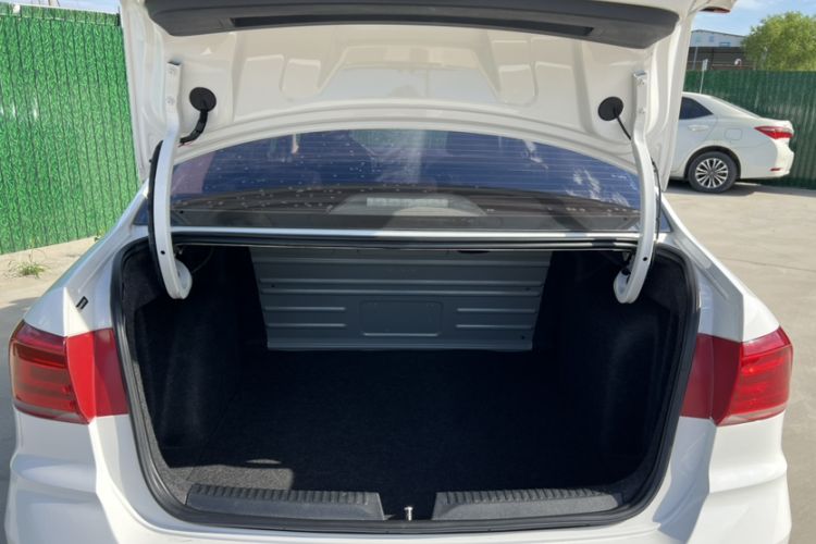 Used Volkswagen Santana 2018 1.5L Automatic Fashion Edition Trunk