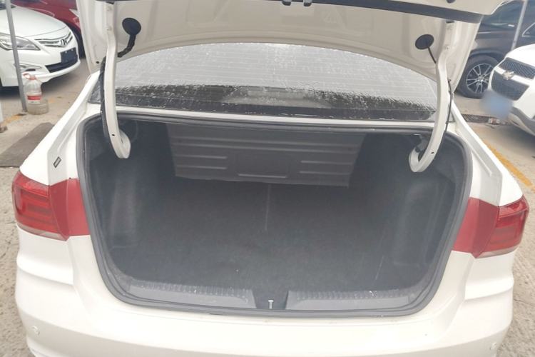 Used Volkswagen Santana 2018 1.5L Automatic Fashion Edition Trunk