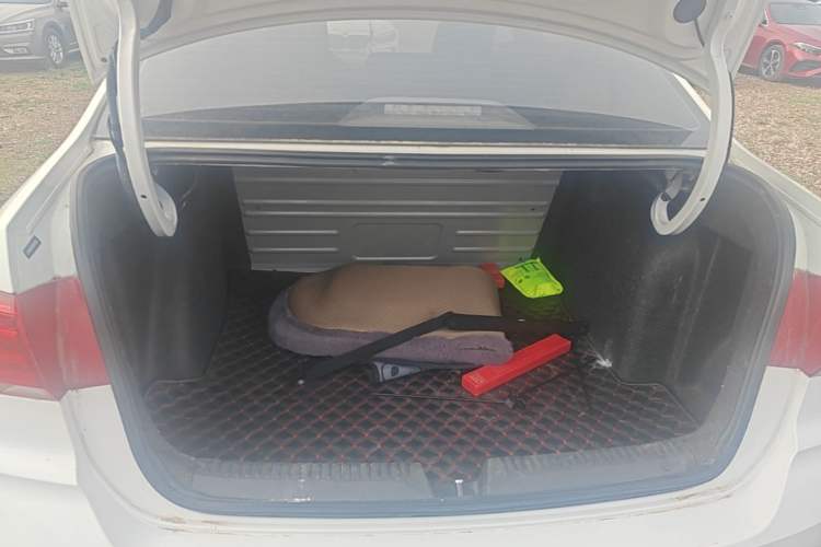 Used Volkswagen Santana 2018 1.5L Automatic Fashion Edition Trunk