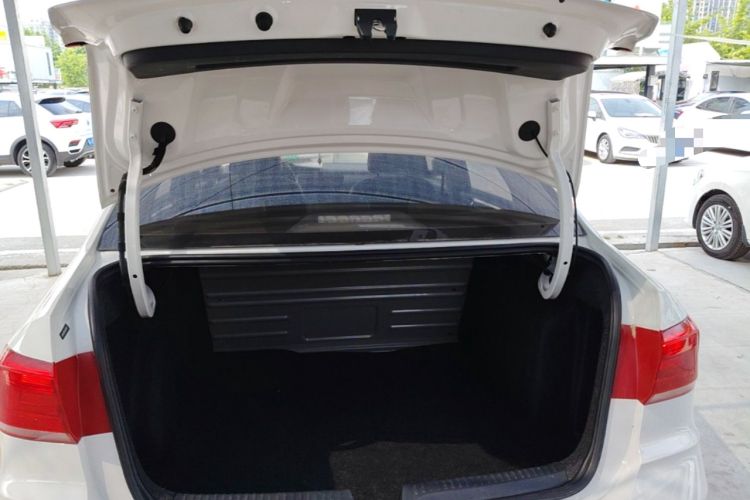 Used Volkswagen Santana 2018 1.5L Manual Comfort Edition Trunk