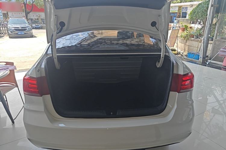 Used Volkswagen Santana 2018 1.5L Automatic Fashion Edition Trunk