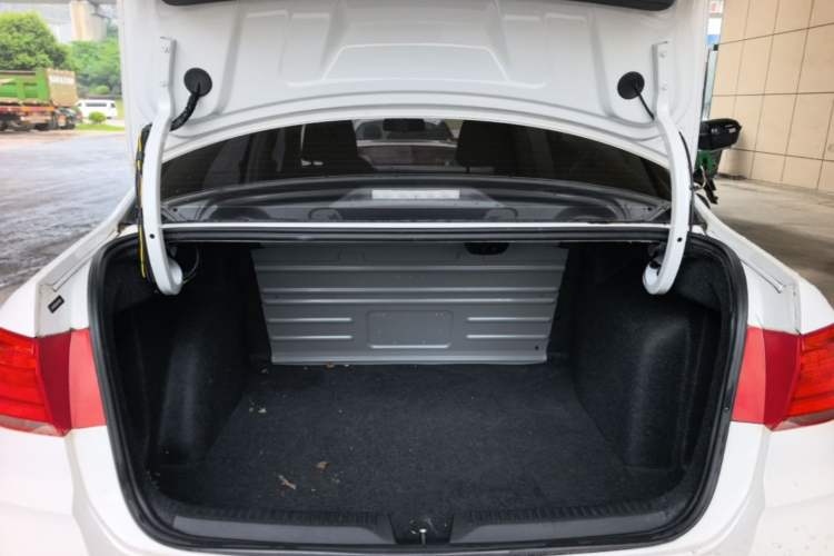 Used Volkswagen Santana 2018 1.5L Automatic Fashion Edition Trunk