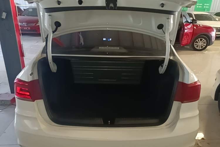Used Volkswagen Santana 2018 1.5L Automatic Fashion Edition Trunk