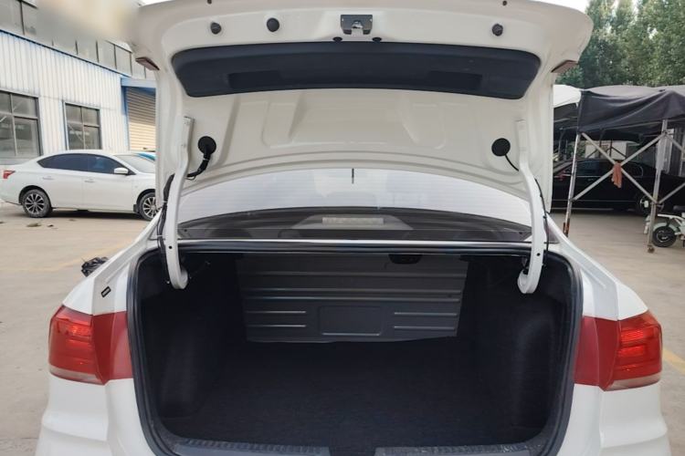 Used Volkswagen Santana 2018 1.5L Manual Comfort Edition Trunk